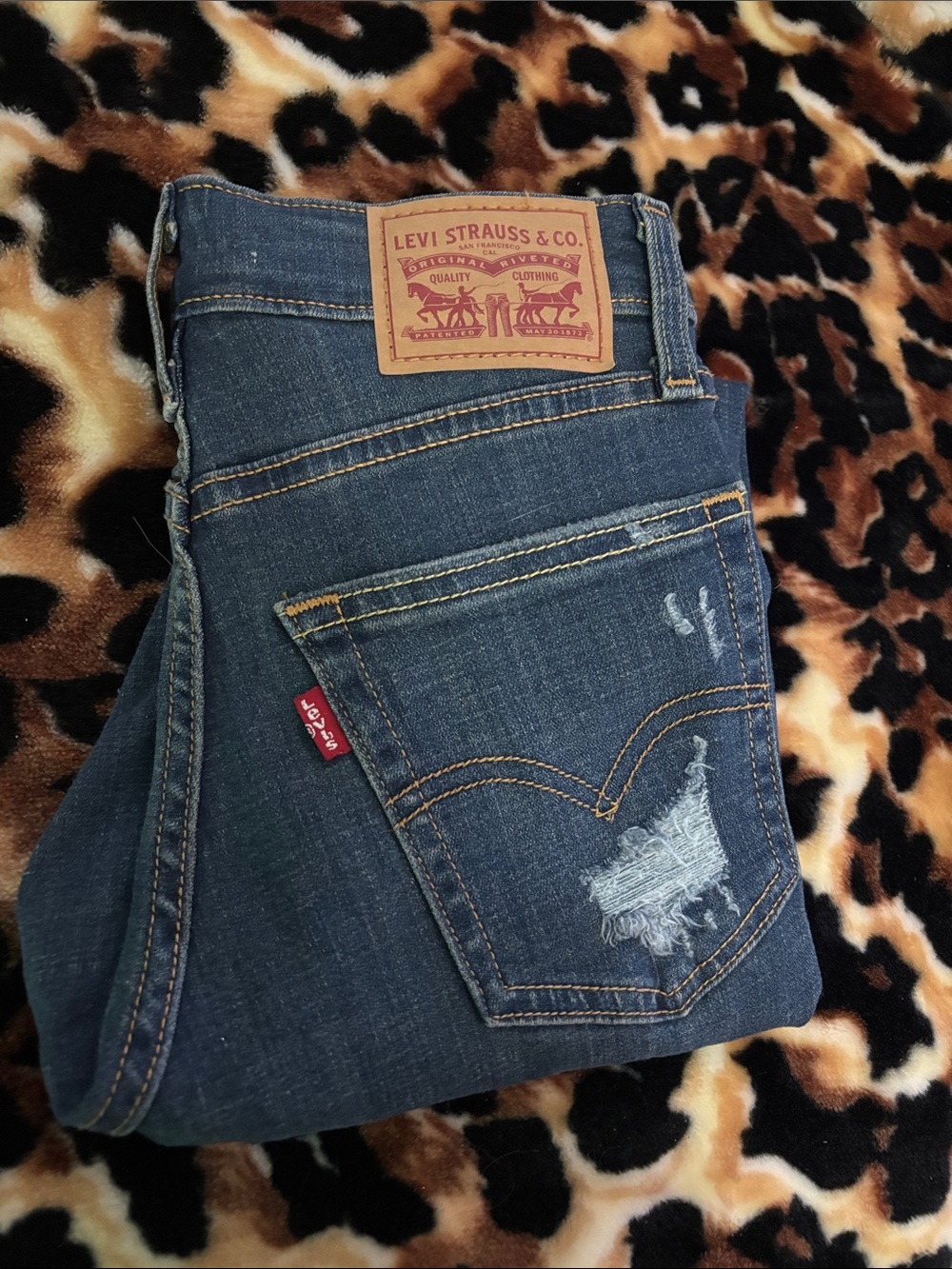 Levi's Women's Dark Blue Skinny Jeans with Distressed Back Pocket